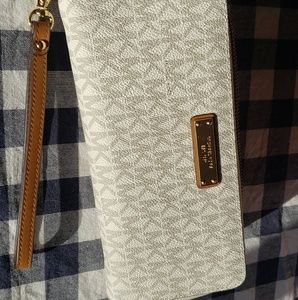 Michael Kors Smartphone Wristlet